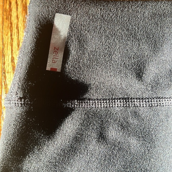 Zella live in legging like new size M - Picture 4 of 6